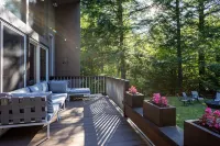 Charming and quiet rental 3 miles from the Mt. Mansfield skiing area Hotels near Front Four Retail/Rental/Repair