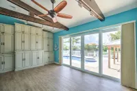 Waterfront - 5 BR, 4 Full Bath, Pool, 80' Dock, Ample Parking, Tiki Hut, Jacuzzi Các khách sạn ở Marathon