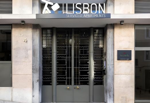 아베니다 아파트먼트의 모던한 거실 공간