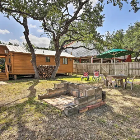 Couples Cabin w/ Luxury Deck, 1 Mi to Canyon Lake!