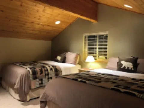 Private Cabin with Open Loft - Sleeps 3-6
