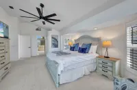 AMAZING!! Remodeled Punta Gorda waterfront home; HEATED SALT POOL; golf nearby