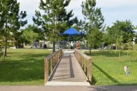 Charming Getaway with Chef's Kitchen and Breezy Greenway Access - Serene Retreat