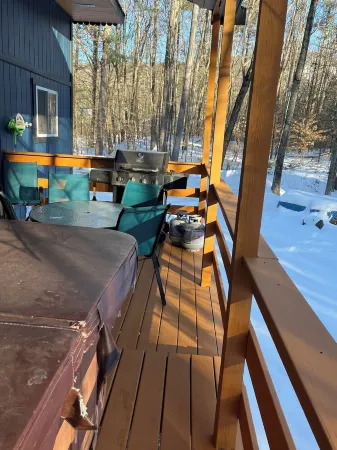 NoCo Spacious Fido Friendly Sleeps 19 Hot Tub Game Room