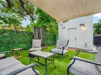 Modern Villa with Hot Tub and Central Location - Stylish Escape