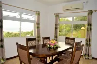 Family Villa-10 minutes to the beach Hotels in Au Cap