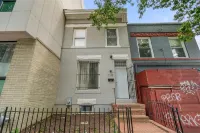 Unit #1 - 1-bedroom condo in amazing Washington Close to Howard University, Hotels in 