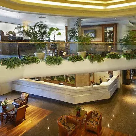 Unique Chic Hotel with pool, WiFi, gym & AC in world-class Waikiki, Hawaii.