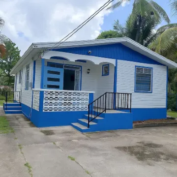2-bedroom house in peaceful Lower Carlton w/ AC, WiFi. Within steps of the beach Hotels in 