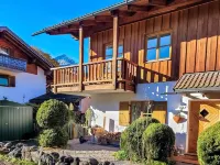 Alpinestay #1 - Apartment for 6: Mountain View, Balcony, Fireplace, Cinema, Yoga, Parking Lot