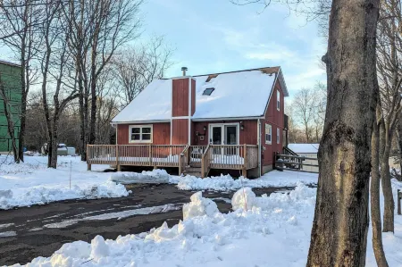 Hidden Bear by AvantStay A Central Location