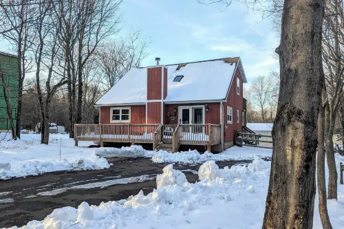 Hidden Bear by AvantStay A Central Location