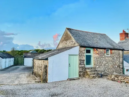 Manhay Farm Bijou- One-bedroom Countryside Cottage Near Falmouth, Cornwall Отели в г. Хельстон