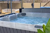 Green Destiny! 7min to DT Cincy, Pool & Hot tub Hotels in Ludlow