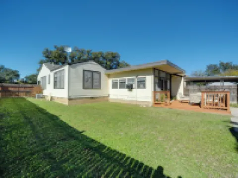 Pet-Friendly Brady Vacation Home Near Wineries! Hotels in Brady