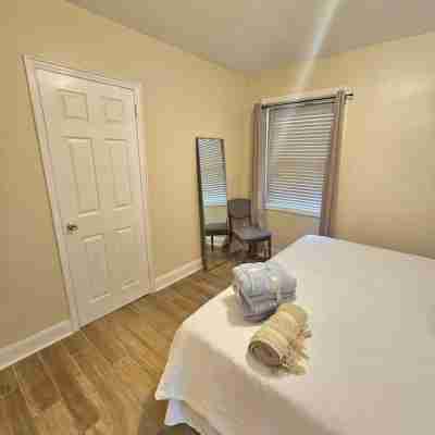 Modern Minimalist Haven 1BD 1BA Apt in SE DC WiFi Rooms