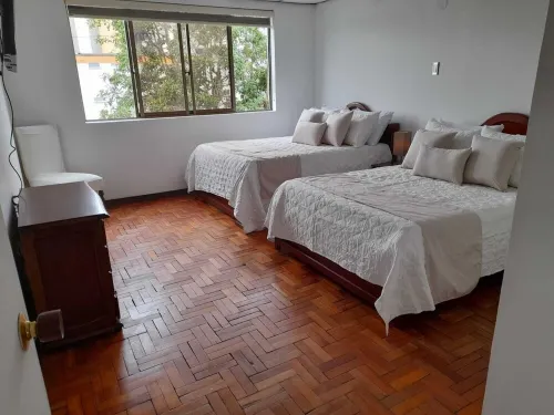 Fantastic 4 bedroom, modern, comfortable, spacious central, close to everything