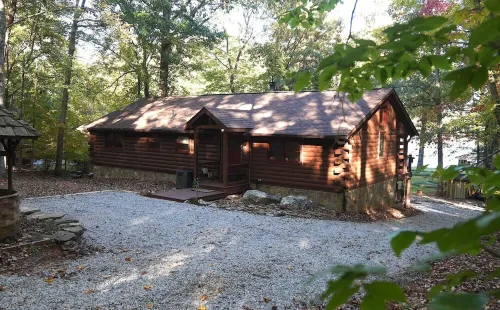 Lakefront Cabin-Giant Covered Porch-Gourmet Kitchen. Boulder Fire Pit! Bliss!!