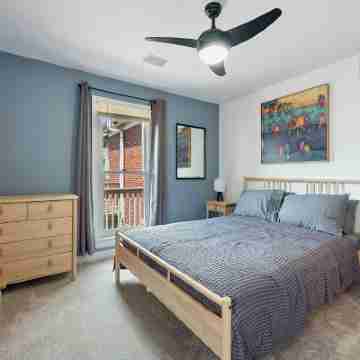 Very Spacious 14 Bed/3.5Bath home-Perfect location Rooms