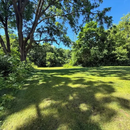Private Barndo Retreat for Groups - Indoor Pickleball, Hoops, Hot Tub, Near Lake