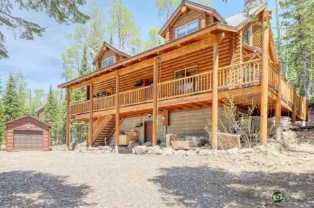 Authentic Log Cabin with Luxuries
