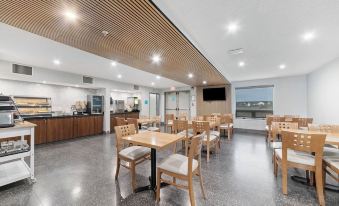 Home Inn and Suites Lloydminster