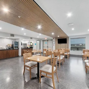 Home Inn and Suites Lloydminster