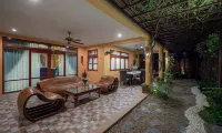 Best in Chiangmai, Modern Love Villa, Garden paradise, Pool, Free breakfast, car