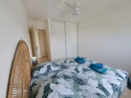 Charming 2-person apartment a stone's throw from the beach Отели в г. Сент-Люс