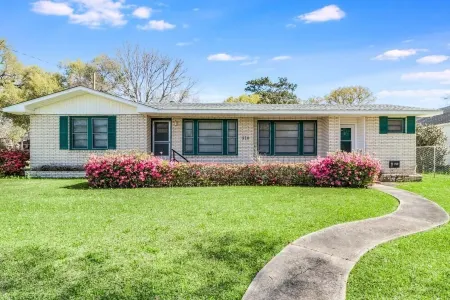 RETRO RETREAT - Perfect Get Away In Washington, La with WiFi, AC & MORE