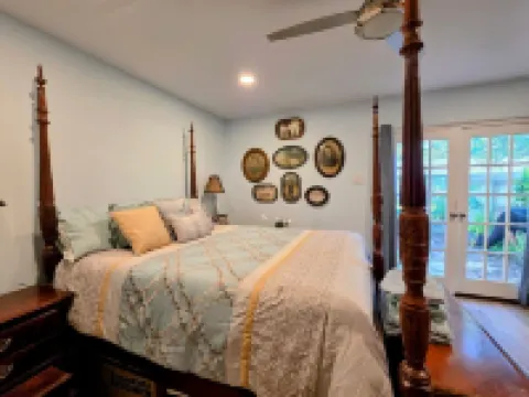 Charming 2-bedroom barndominium in marvelous Stephenville with AC, WiFi