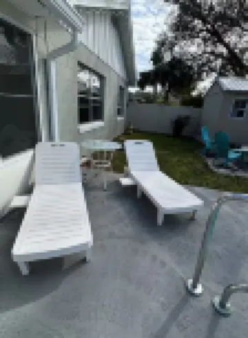 Starfish Kisses, beautiful pool home, 8 min from beach, 12 min to speed way.