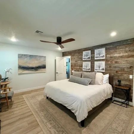 Lakefront Home+Hot Tub with all of the ingredients for a perfect family getaway!