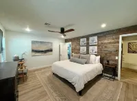Lakefront Home+Hot Tub with all of the ingredients for a perfect family getaway!