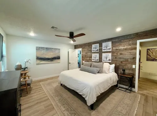 Lakefront Home+Hot Tub with all of the ingredients for a perfect family getaway!