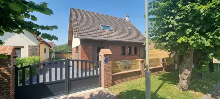 Aux Passagers de la Baie  Maison le Crotoy, 4 Bedrooms 8 Voyageurs & 1 Baby. Отели в г. Ле Кротуа