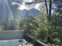 Luxury 4BR 3-Floor Sundance Home. Views. Hot Tub. pets Jeep Gladiator at airport Hotels in Sundance