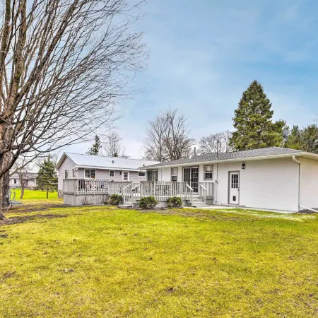 Charming Retreat w/ Deck - Walk to Lake Pepin