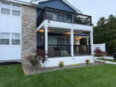 Chic Beachside Oasis - 3BR, 2BA, Walk to Shore!