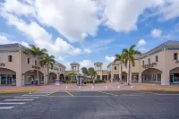 Private fenced in pool home Hotels in Ellenton