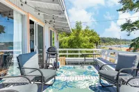 Totally Beachin Getaway by AvantStay Waterfront