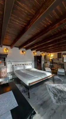 Comfortable vacation villa for 7 people with fireplace and large garden by the river Hotels near Kastanienallee