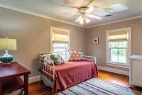 Irvington Country Getaway House