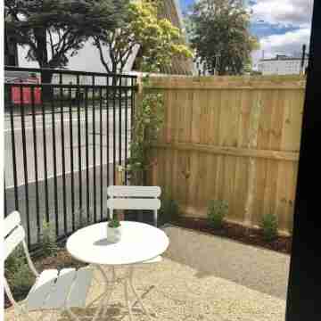 Bright and sunny inner city apartment. Hotel Exterior