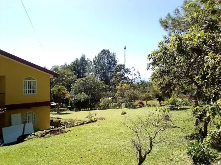 Wonderful Estate home Отели в г. Турриальба