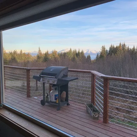 1 bed, 1 bath, breakfast included, full kitchen, washer/dryer, and rental car.