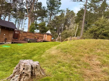 Stunning Sea Views, Hot Tub, Sauna, King Bed, Private and Sunny. Отели рядом с достопримечательностью «Наварро Пойнт Презерв энд Синик Трейл»