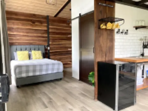 Chic Mountain Cabin - Coffee Farm Getaway