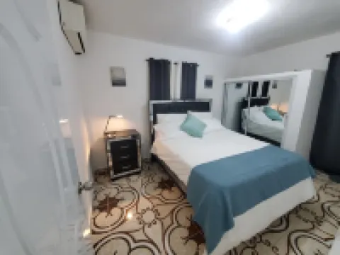 Romantic Oasis 2BR| 2BA| A/C| Hot Water!