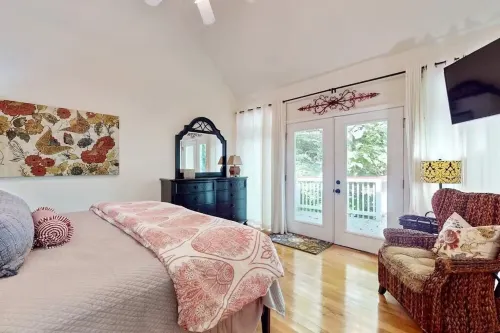 Charming 2-bedroom cottage with WiFi, AC in beautiful Cullowhee